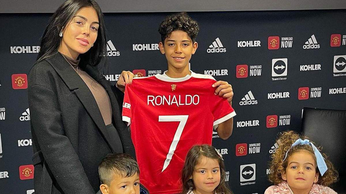Сын Роналду отличился голом за Манчестер Юнайтед и отметил в стиле отца -  Футбол 24