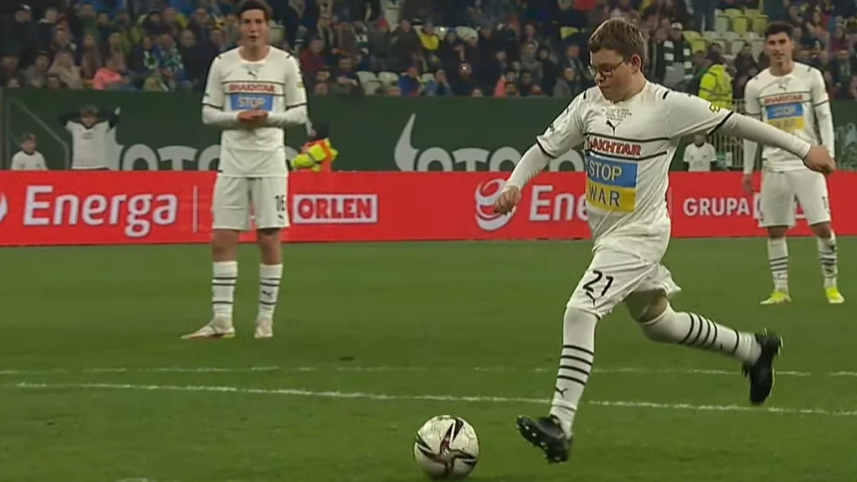 Дмитро Кеда приносить Шахтарю пермогу