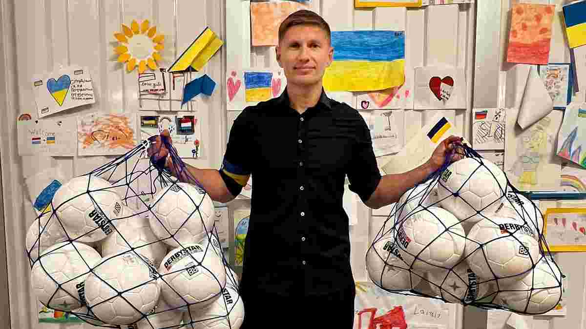 Левченко завіз футбольні м'ячі дітям, які втекли з України, рятуючись від війни
