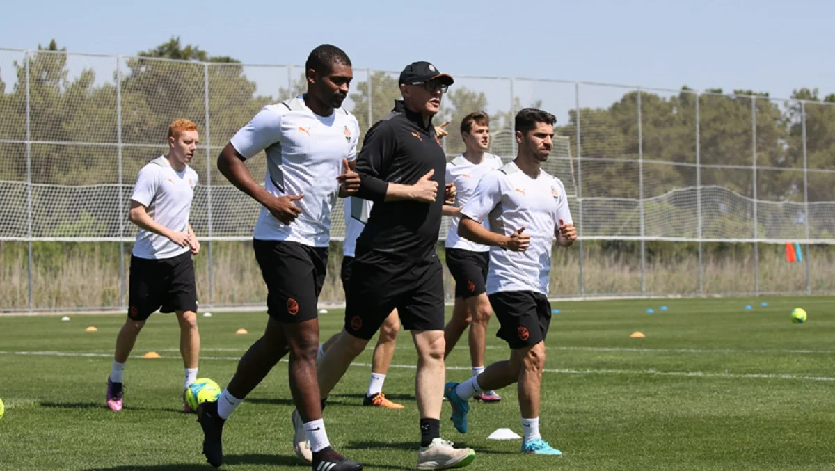 Манор Соломон (крайній праворуч) / Сайт Шахтаря