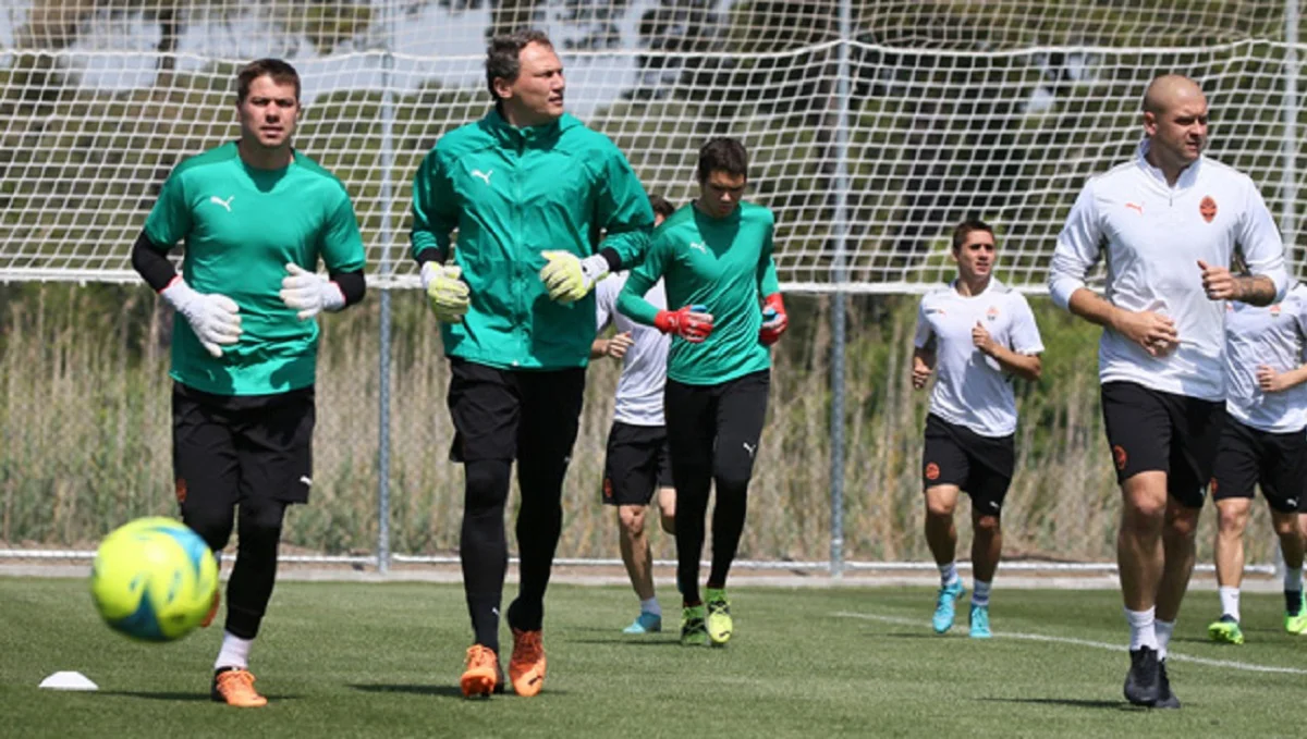 Андрей Пятов (в центре) / ФК Шахтер