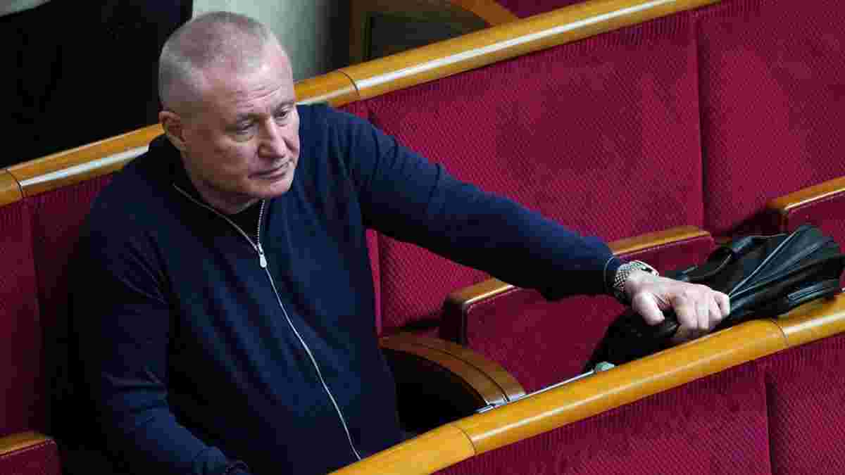 "Сейчас – время собирать камни": журналист не понимает поступка Суркиса, вывозившего часы из Украины