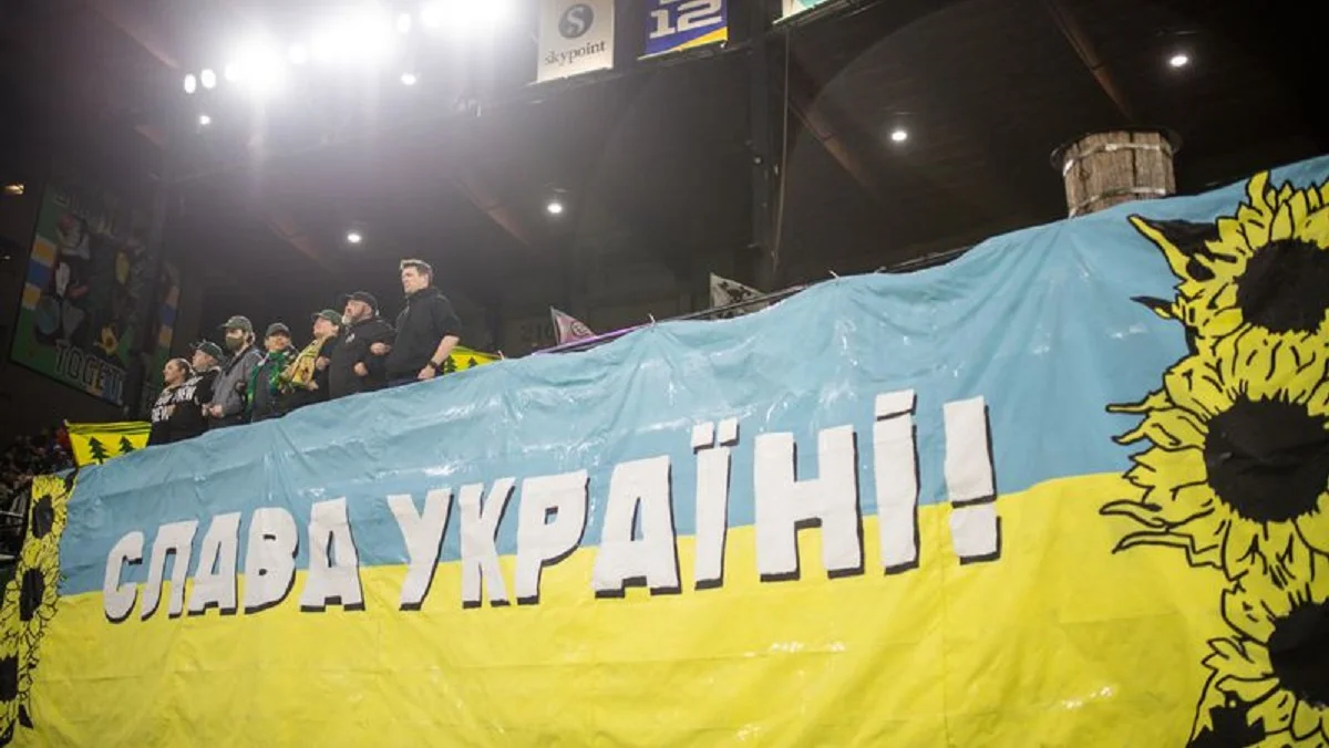 Фанати Портленд Тімберс підтримують Україну / OregonLive