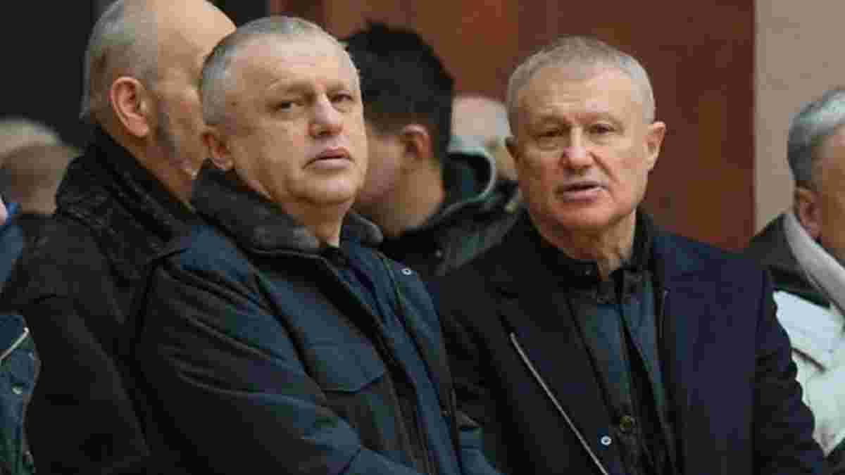 Борусія Д – Динамо: брати Суркіси сфотографувались з банером на адресу Путіна – кадр дня