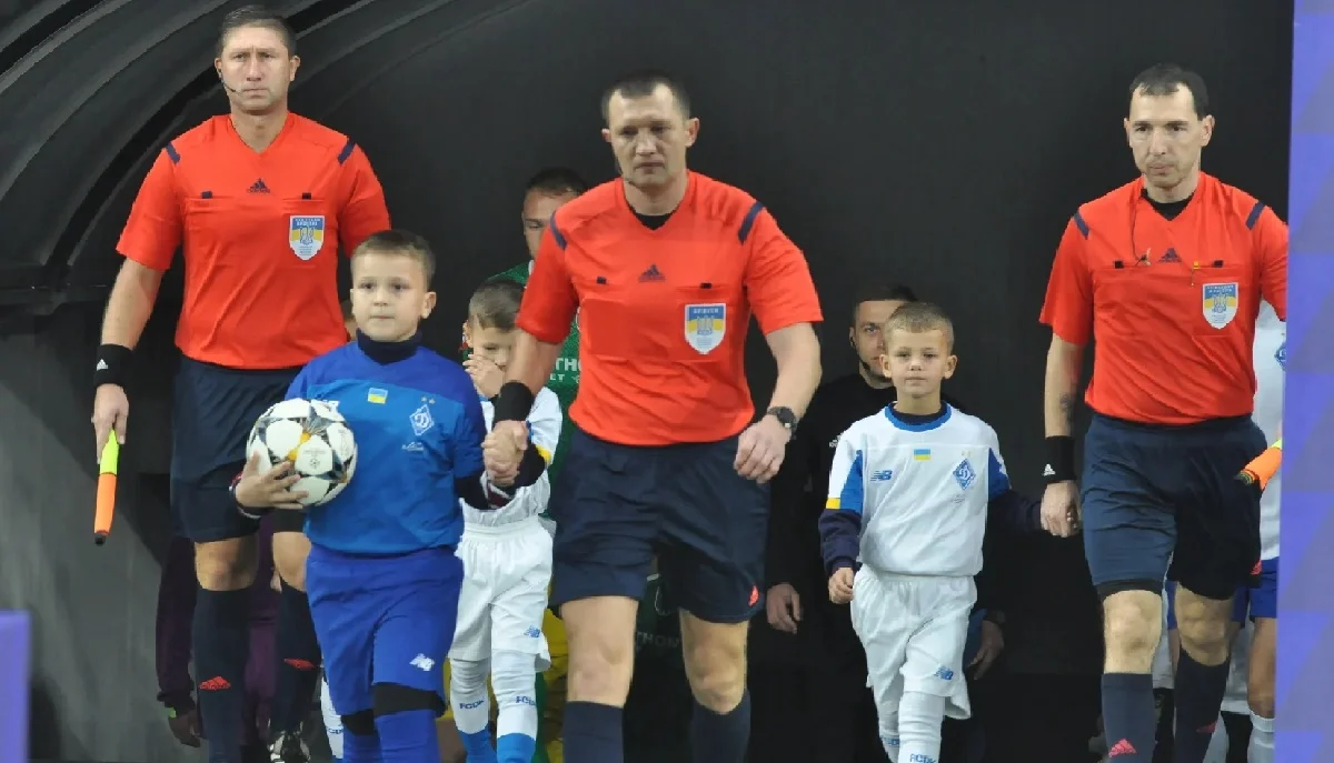 Дмитрий Кривушкин (в центре) / Официальный сайт УПЛ