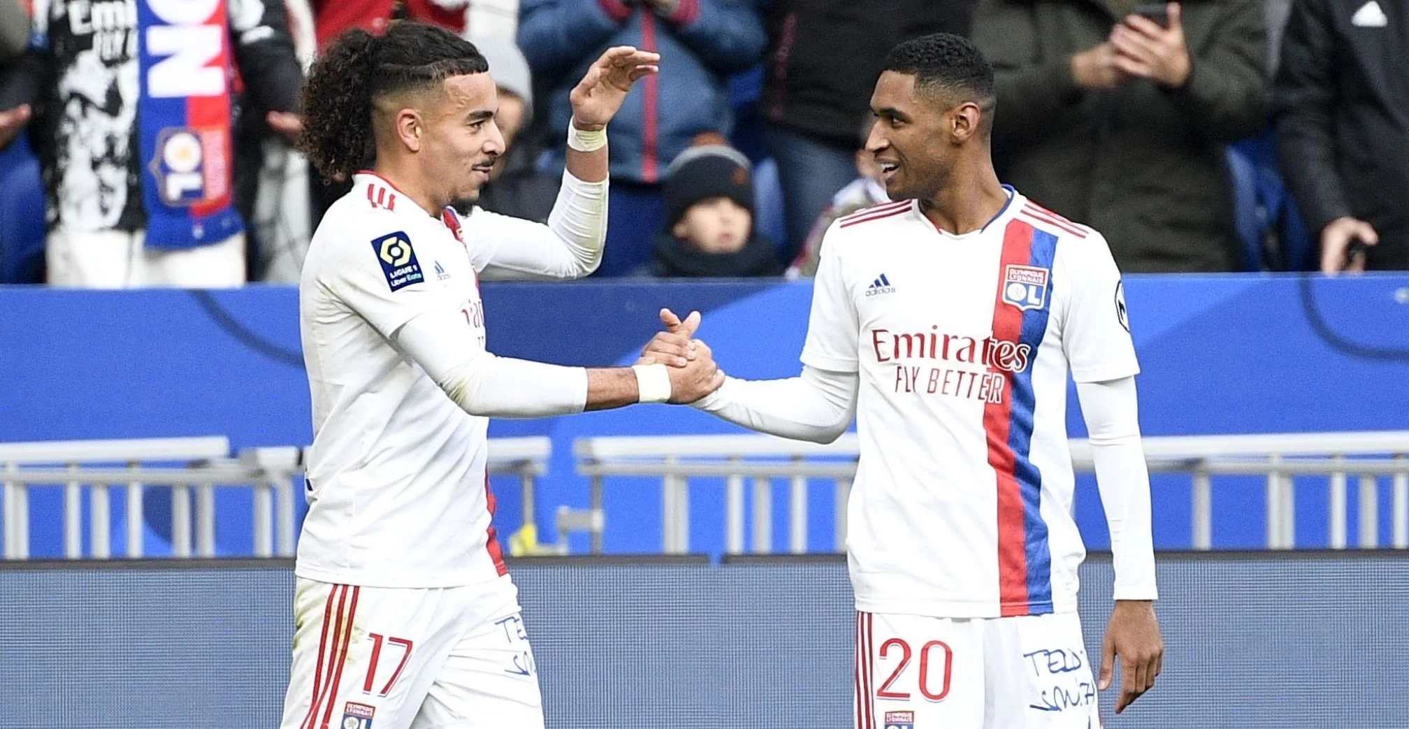 Тете в составе Лиона (справа) / фото: Лига 1