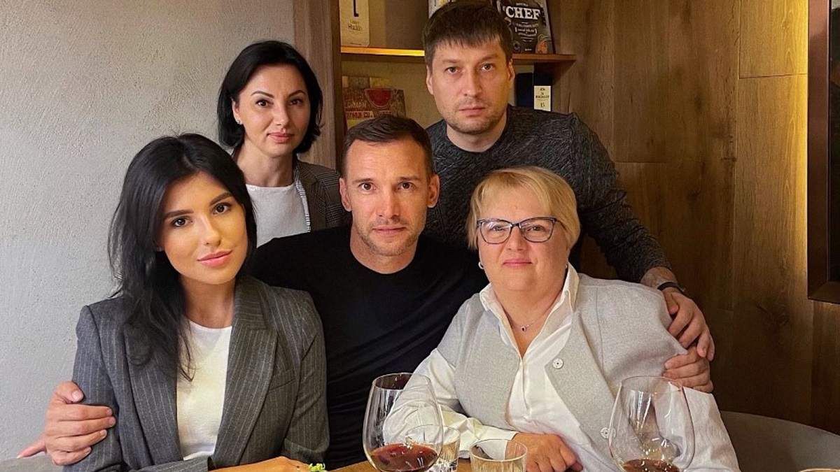 Андрей Шевченко с семьей (мамой, сестрой и племянницей) / Getty Images