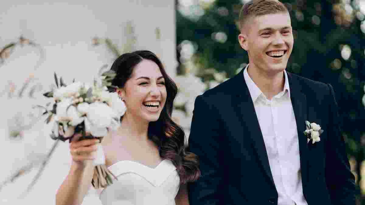 Довбик вперше стане батьком – зворушливе фото форварда збірної України з дружиною