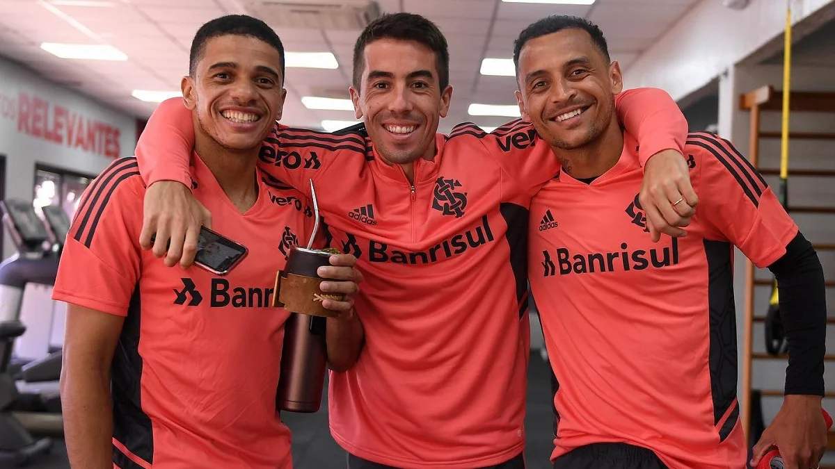 Тайсон, Де Пена и Алан Патрик / фото: Интернасьонал