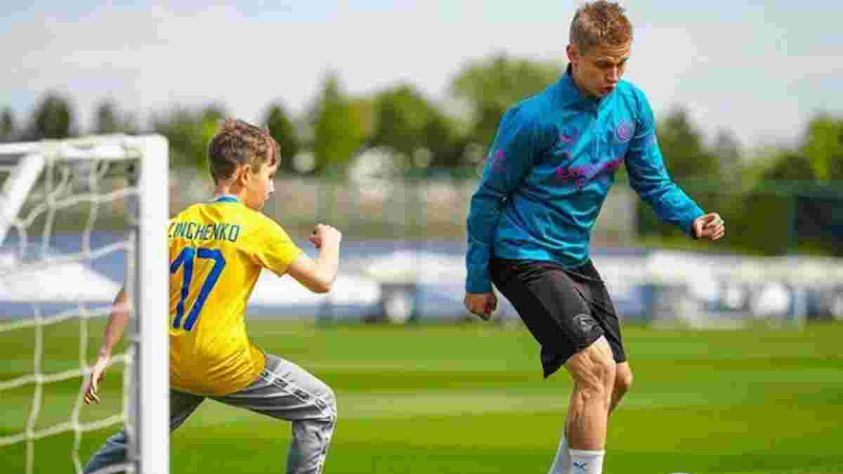 Зинченко устроил мастер-класс для 10-летнего беженца из Украины на базе Манчестер Сити