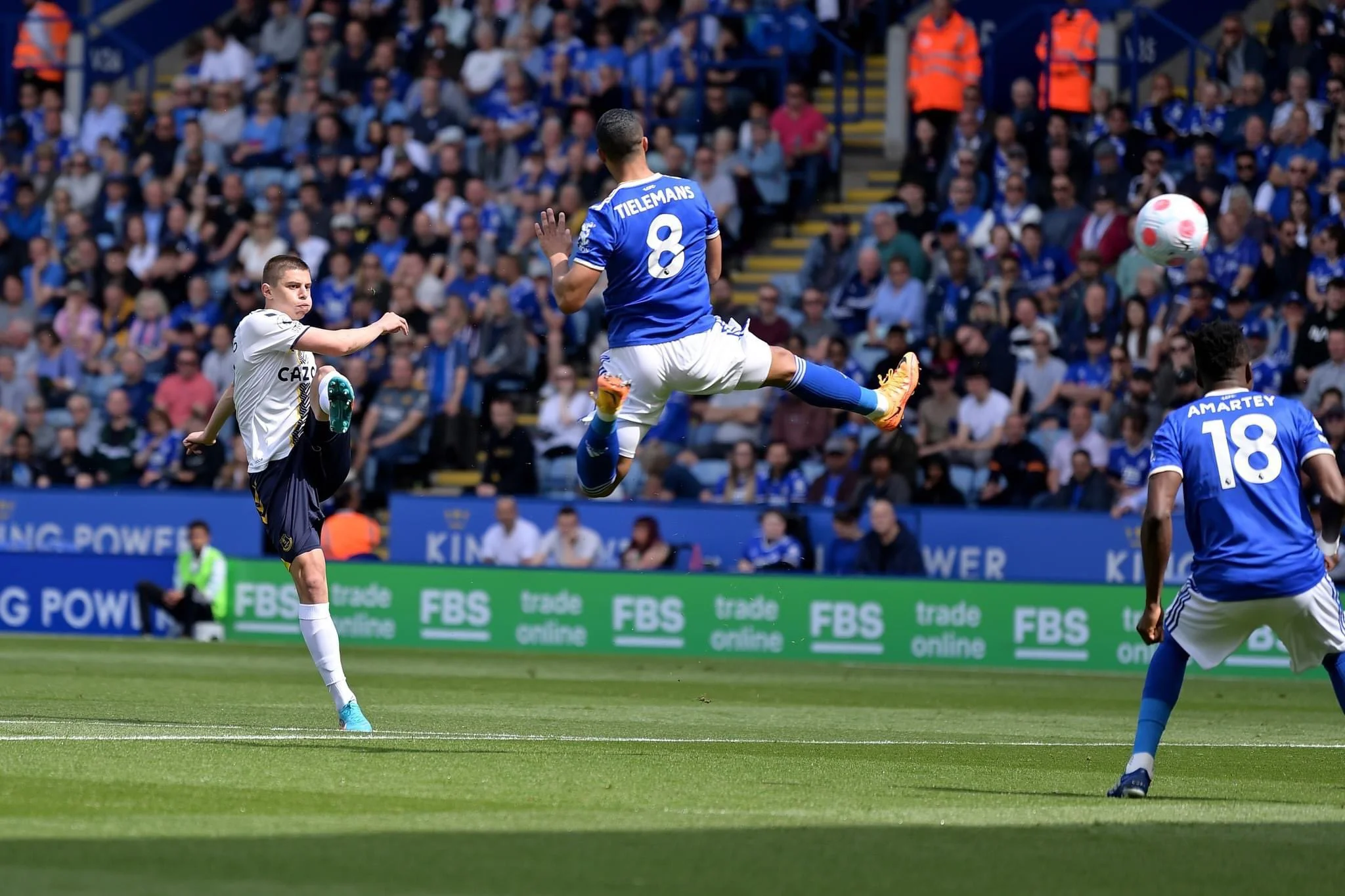 Миколенко забиває Лестеру