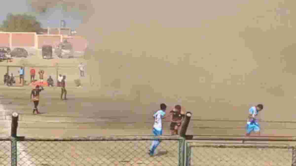 Пылевая буря прервала матч Кубка Перу – футболисты спасались бегством