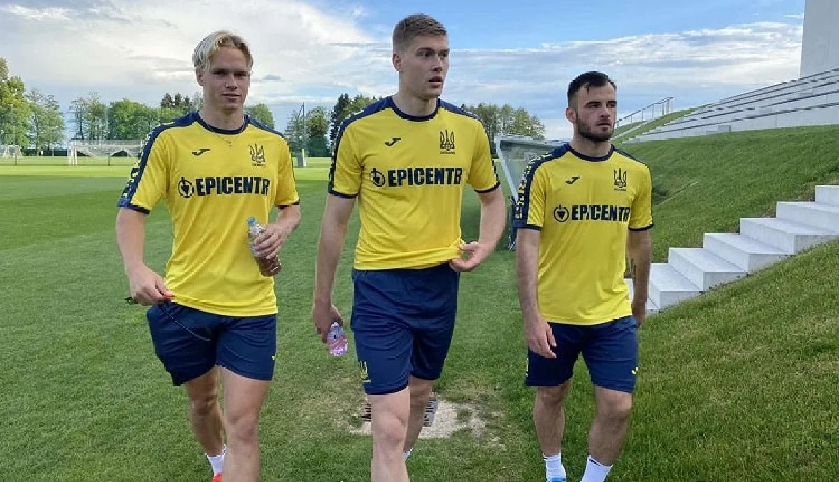 Артём Довбик (в центре) / УАФ