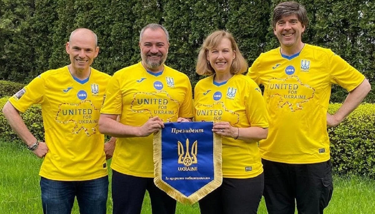 Андрій Павелко з представниками американського посольства / УАФ