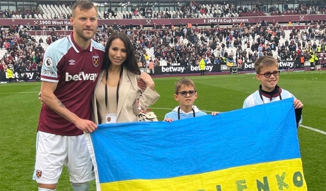 Родина Ярмоленків на стадіоні / Фото із соцмереж