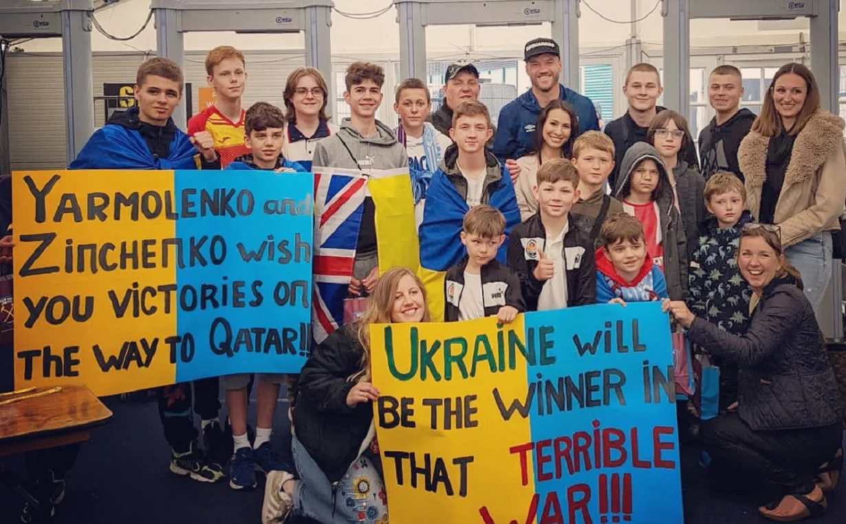 Ярмоленко с юными гостями / Фото из соцсетей