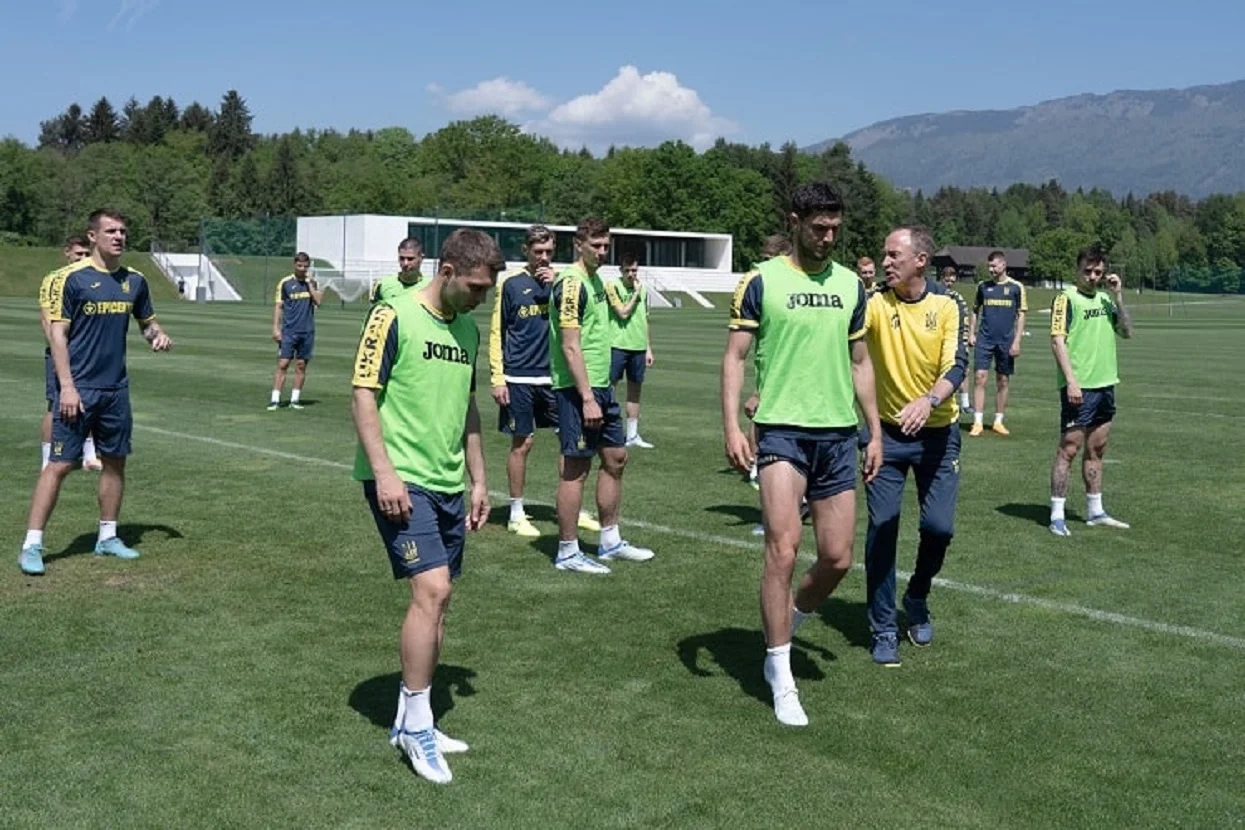 Яремчук та інші гравці збірної / Сайт УАФ