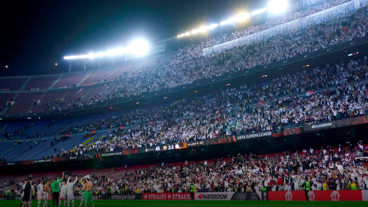 Фани Айнтрахта в Барселоні / Getty Images