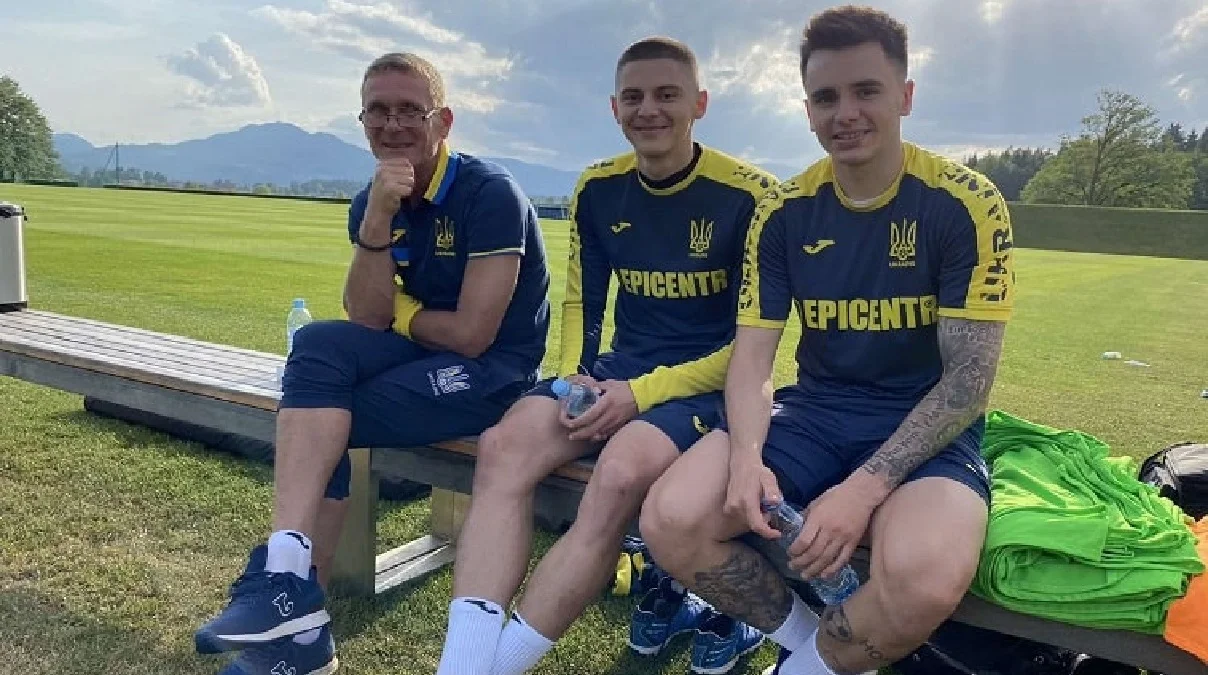 Віталій Миколенко (в центрі) / УАФ