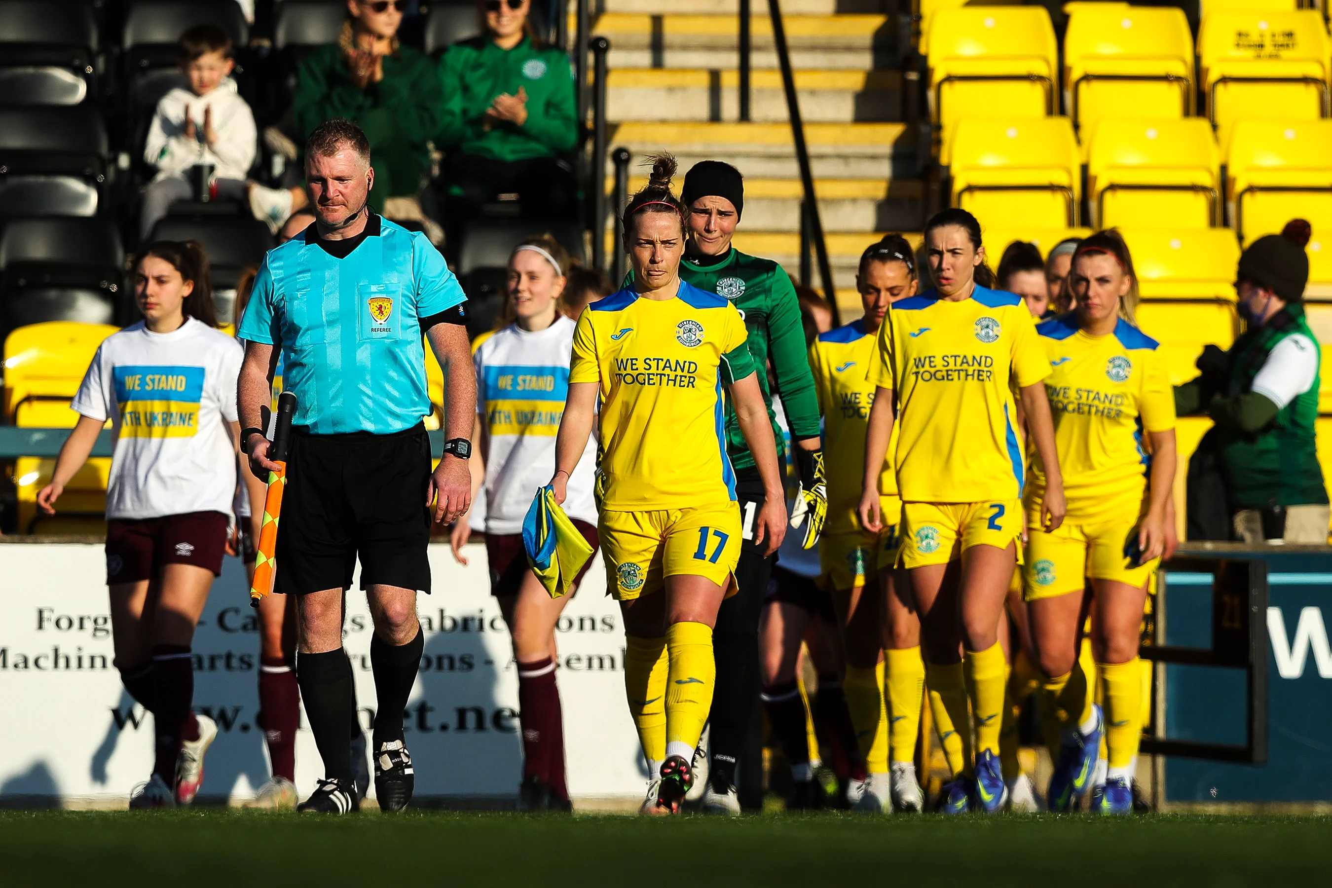 Женские команды Хиберниана и Хартс в благотворительном поединке / фото: ФК Хиберниан