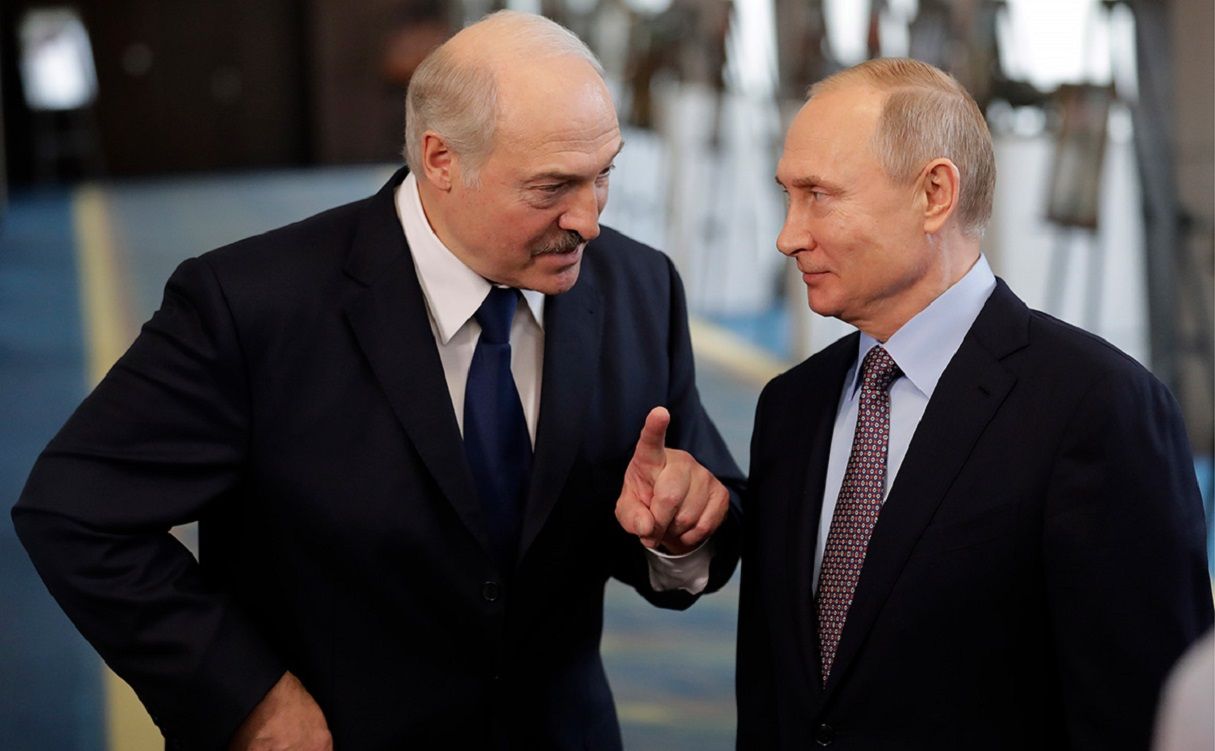 Лукашенко показывает Путину, откуда готовилось нападение УЕФА / РБК