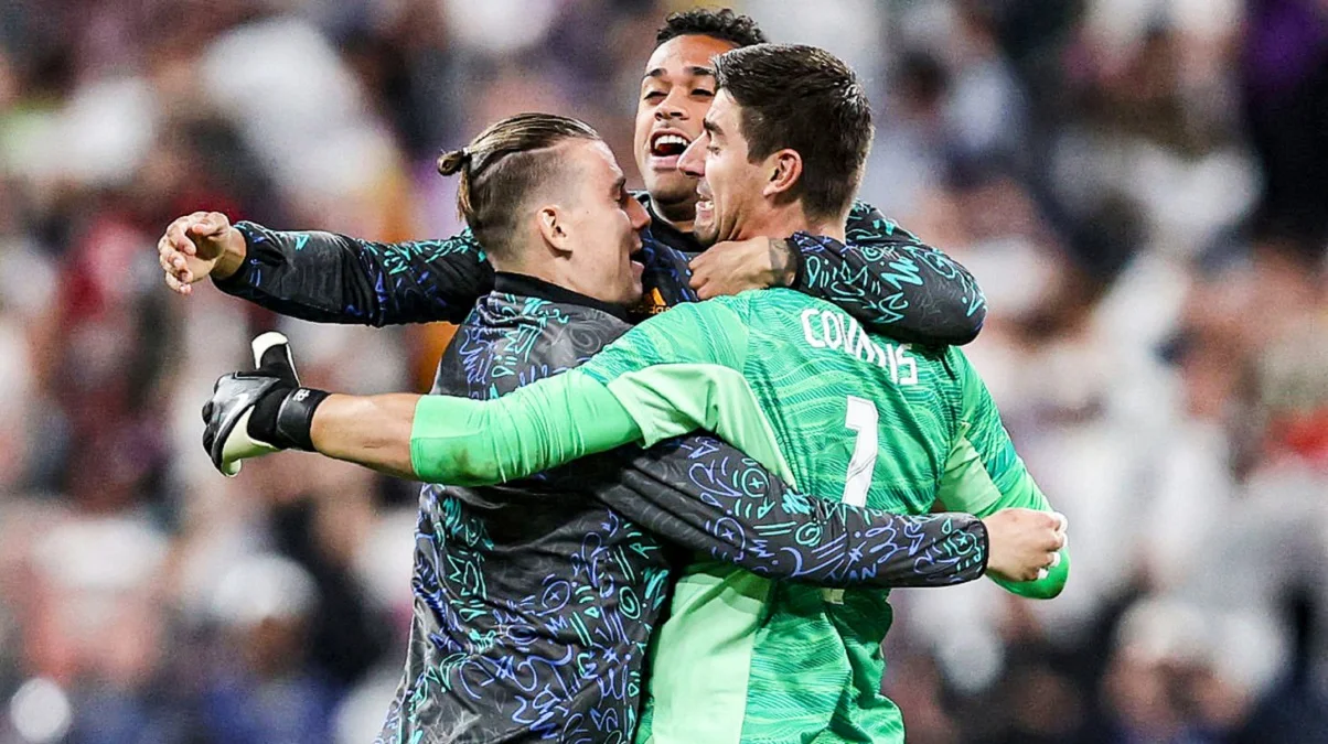 Андрей Лунин с вратарями Реала / Getty Images