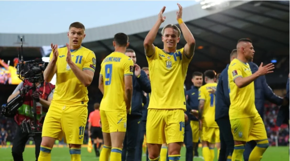 Михайло Мудрик святкує перемогу збірної України / Getty Images