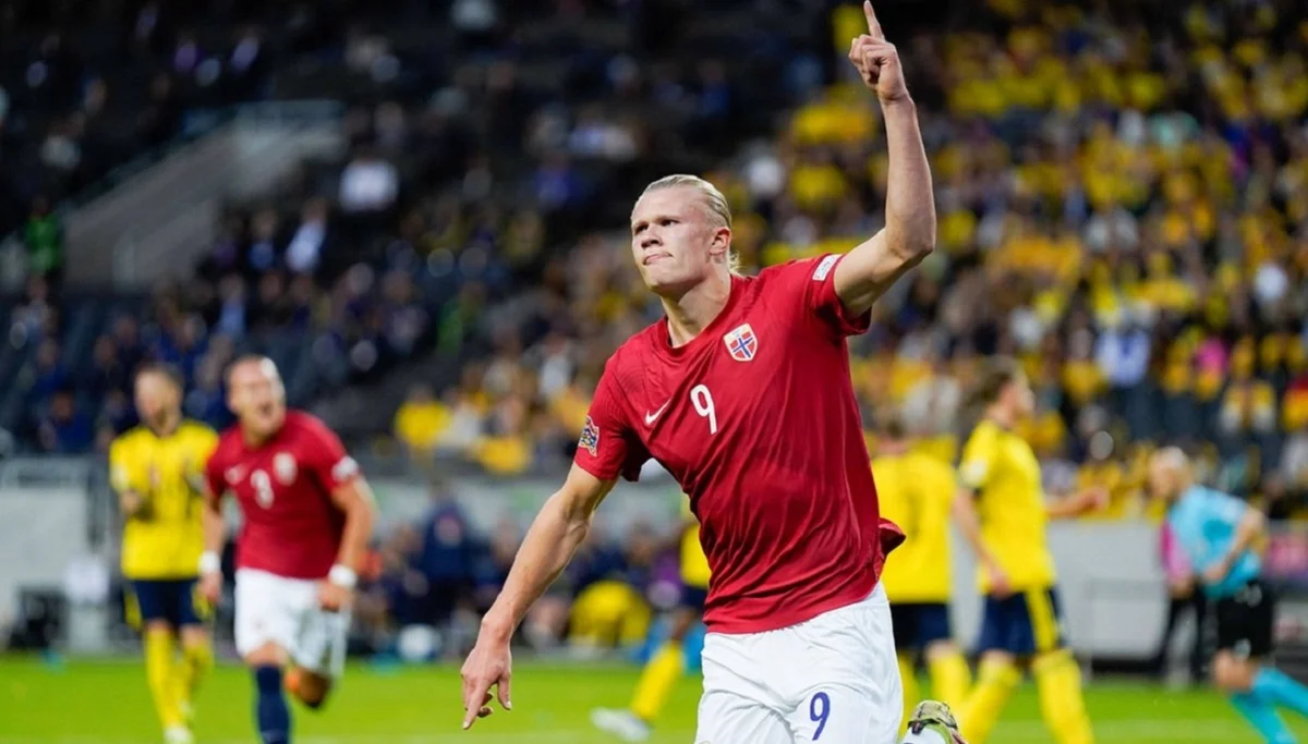 Эрлинг Холанд в матче против Швеции / Getty Images