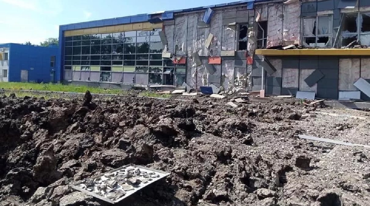 Тренувальний центр Металіста 1925 після влучання російської ракети / ФК Металіст 1925