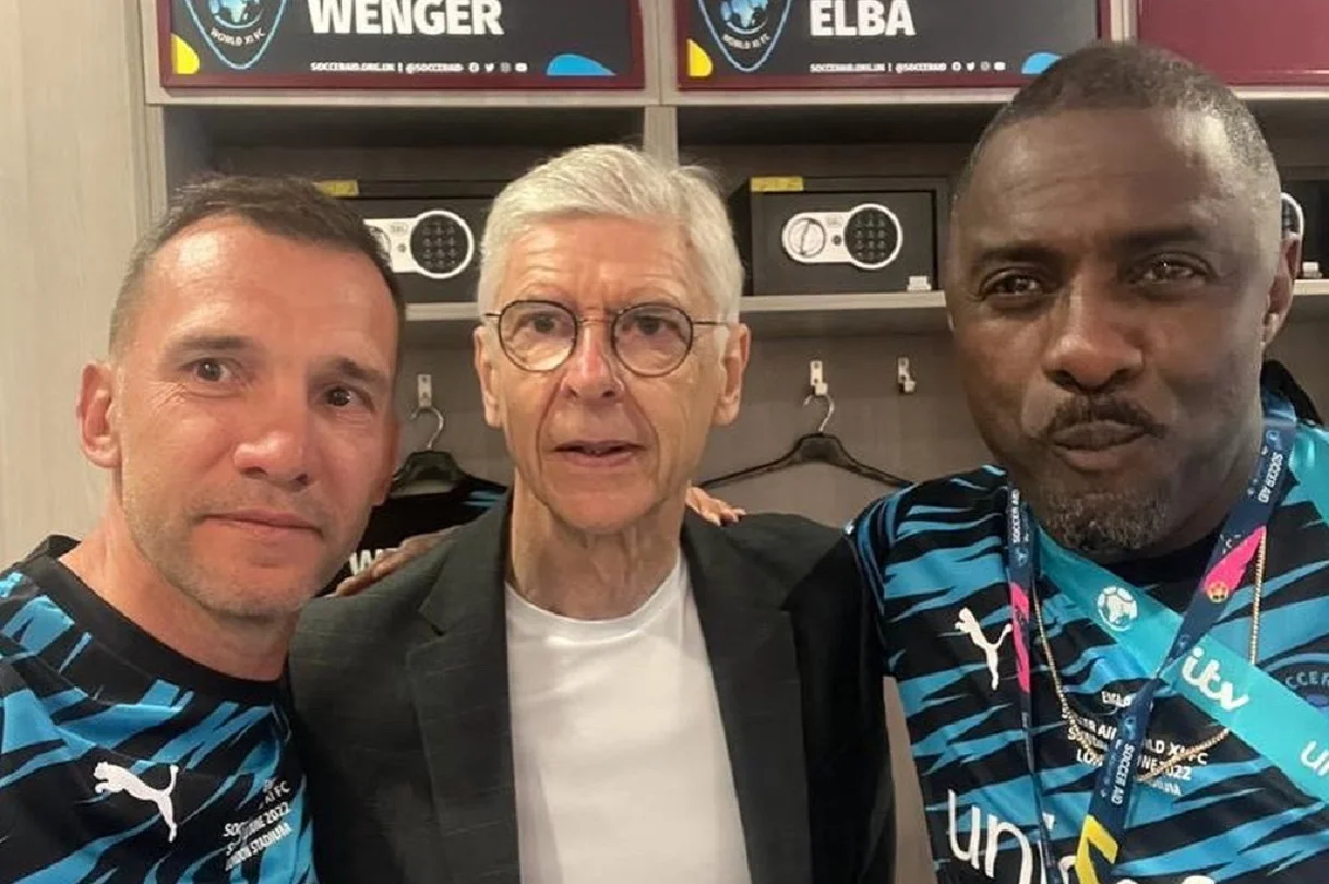 Шевченко с Арсеном Венгером и актером Идрисом Эльбой / Фото из соцсетей