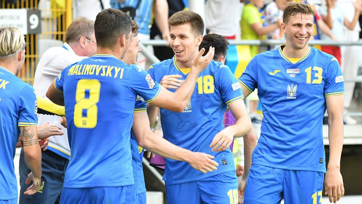 Олександр Піхальонок (у центрі) / УАФ