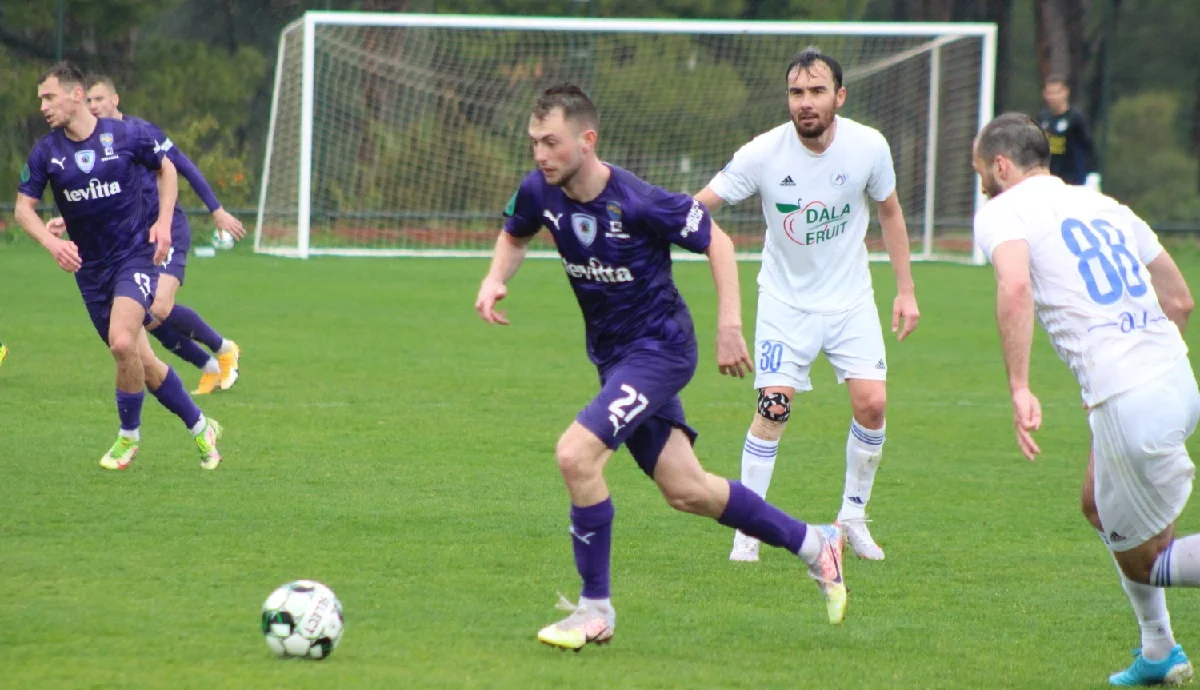 Иван Тищенко (в центре) / ЛНЗ