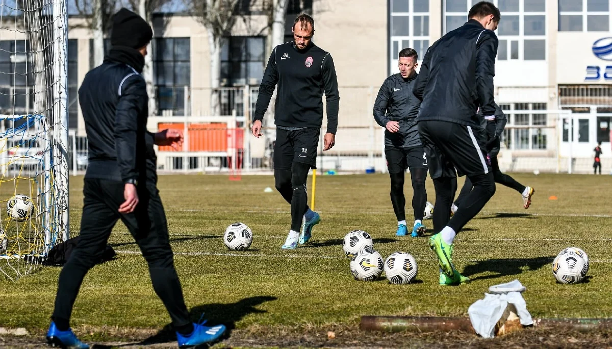 Футболисты Зари в ожидании нового тренера / ФК Заря