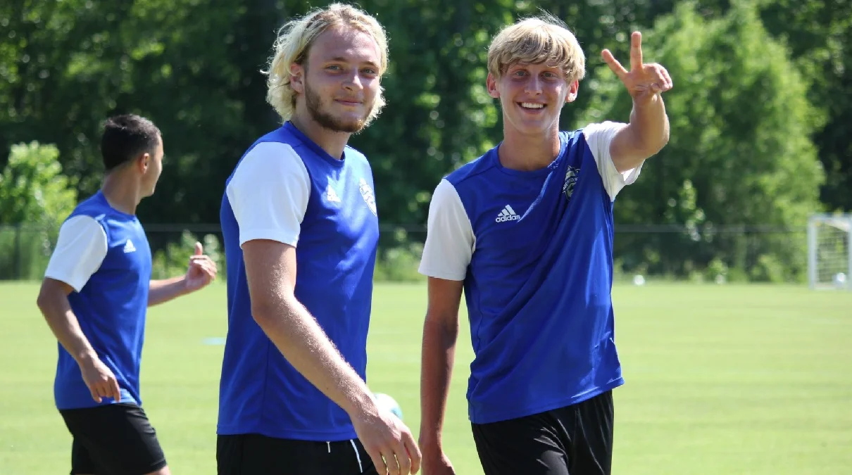 Ілля Шевцов (в центрі) / ФК Шарлотт Індепенденс