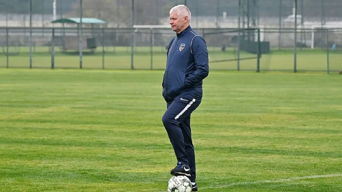 Главный тренер Агробизнеса Александр Чижевский и его команда / Фото из открытых источников