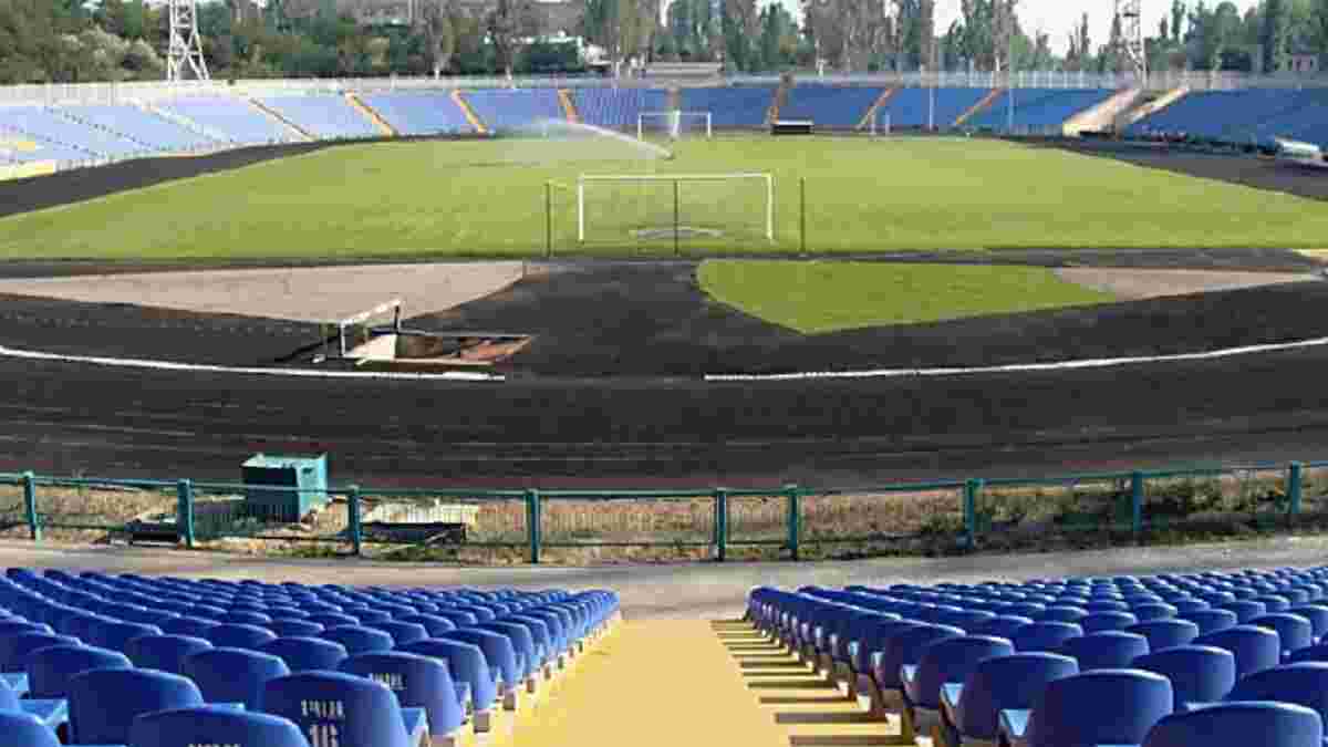 Очередной стадион Украины попал под обстрел оккупантов – размер воронки поражает