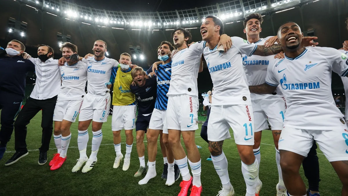 Анатолій Тимощук з гравцями Зеніта / Twitter окупантського клубу