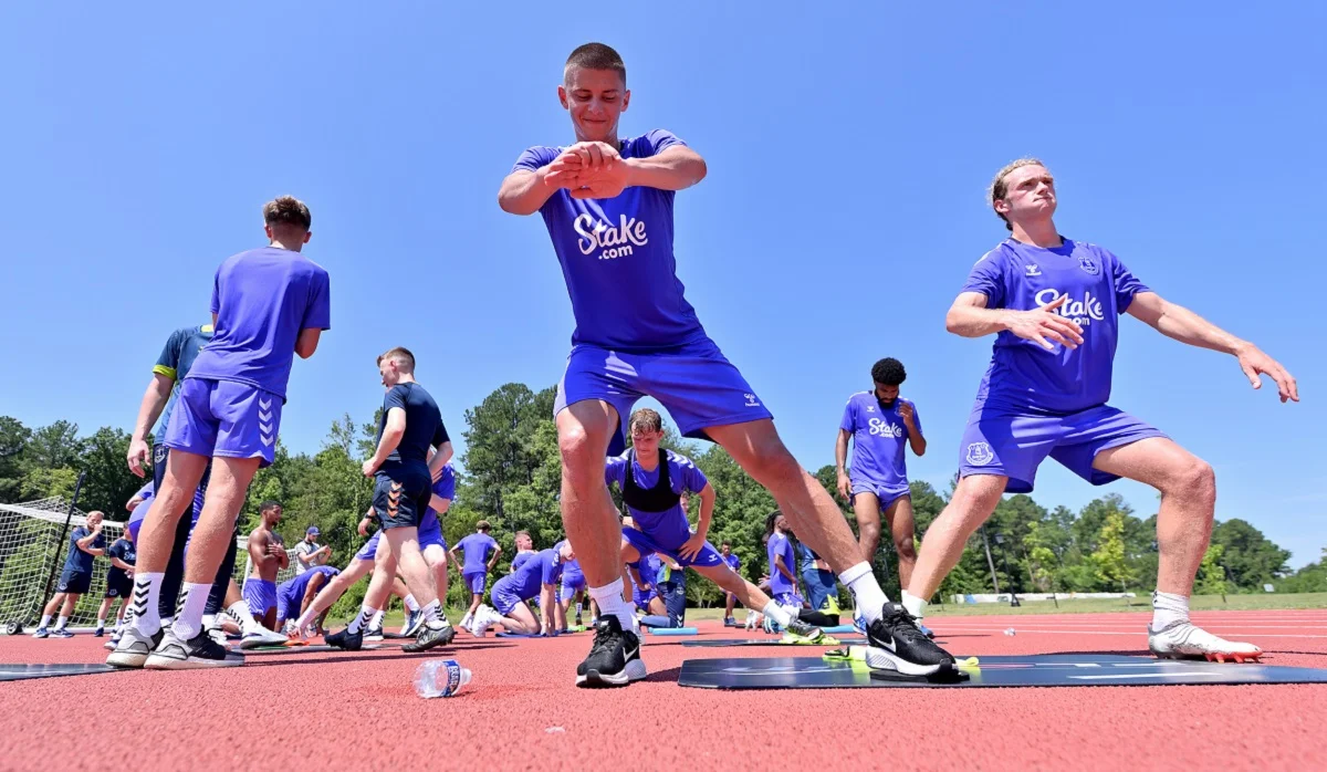 Віталій Миколенко з партнерами у США / ФК Евертон