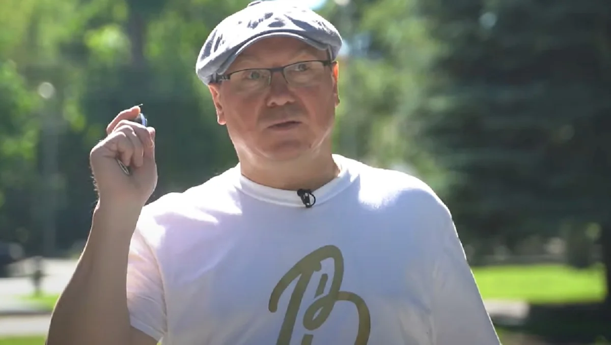 Виктор Леоненко / Стоп-кадр из интервью