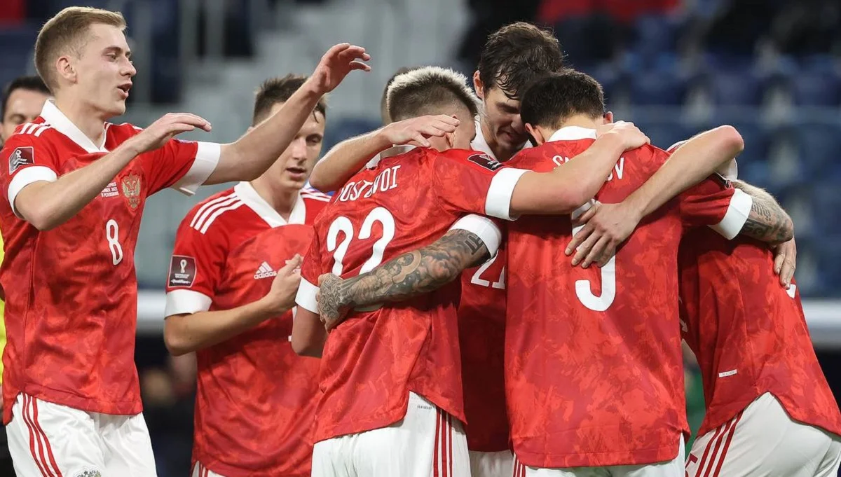 Російський футбол пішов за кораблем – земля йому бетоном