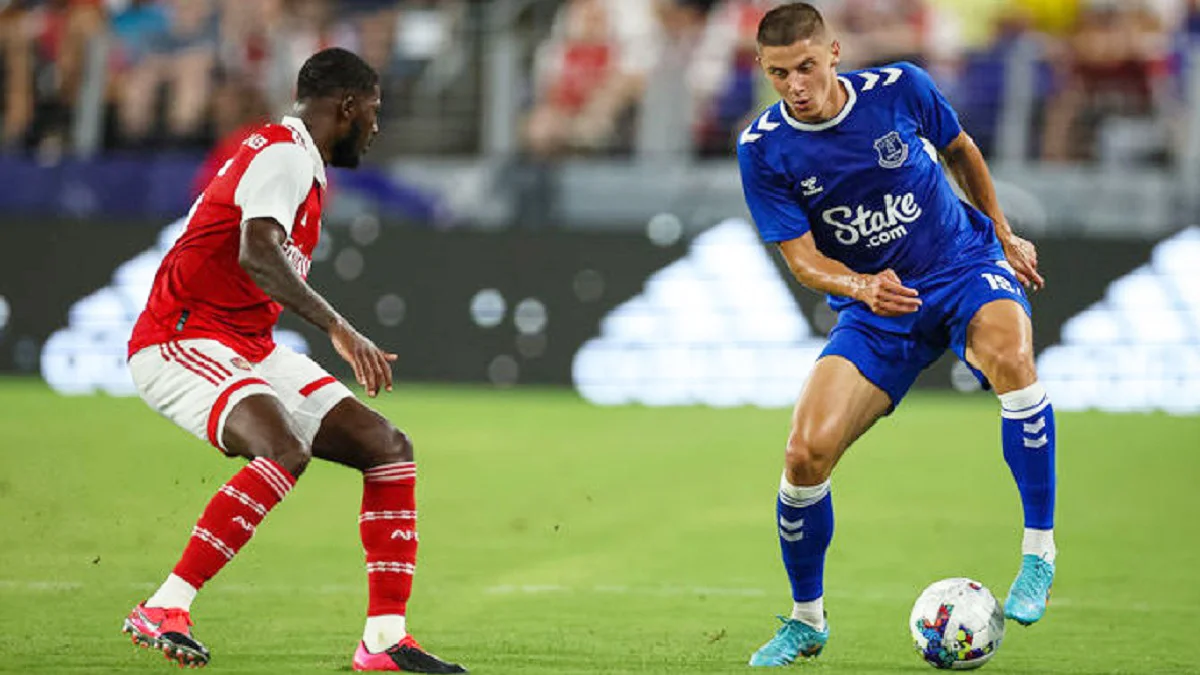 Віталій Миколенко (праворуч) / ФК Евертон