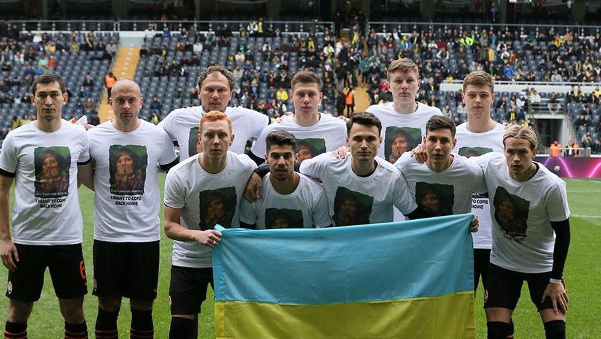 Ярослав Ракицкий с игроками Шахтера / Сайт "горняков"
