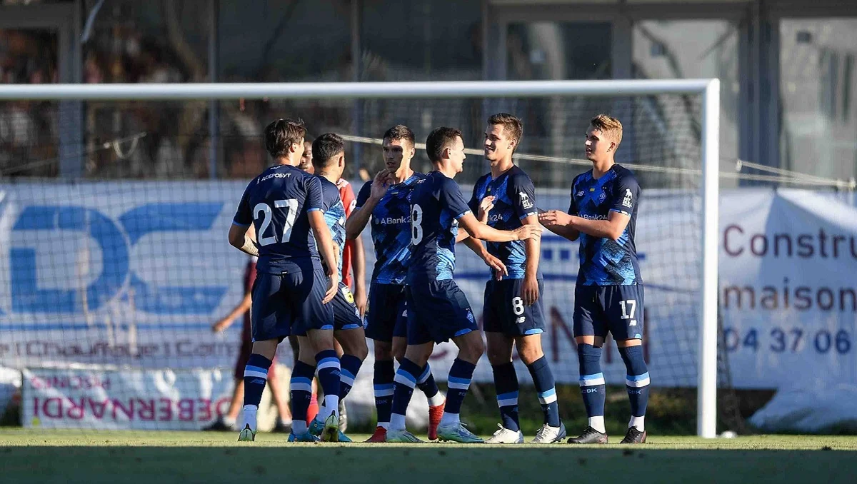 Владислав Супряга (крайній праворуч) / Сайт Динамо