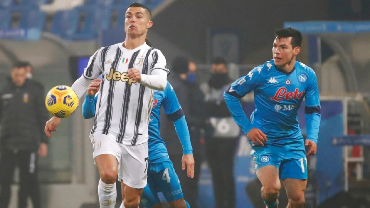 Роналду проти Лосано / AFP