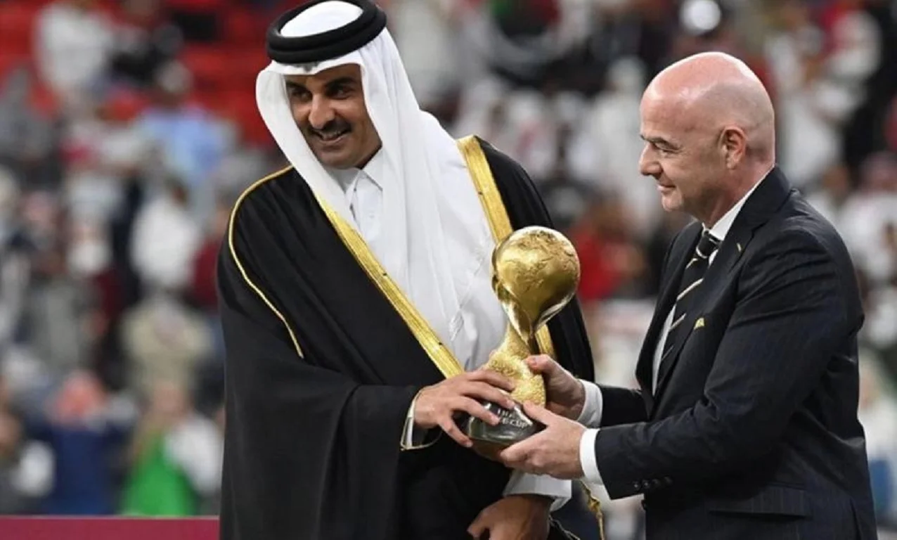 Інфантіно з господарями ЧС / AFP