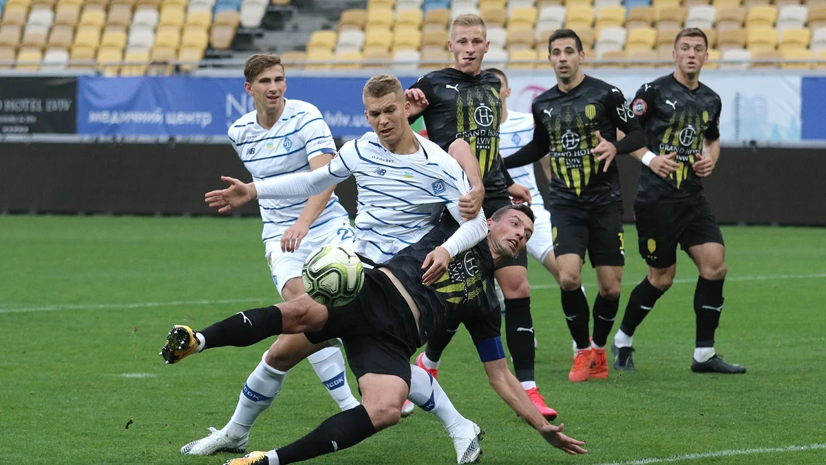 Протистояння Динамо та Руху / Сайт киян