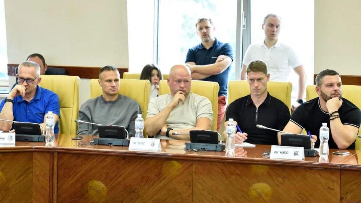 Іван Надеїн (по центру) на засіданні клубів УПЛ / фото: НК Верес