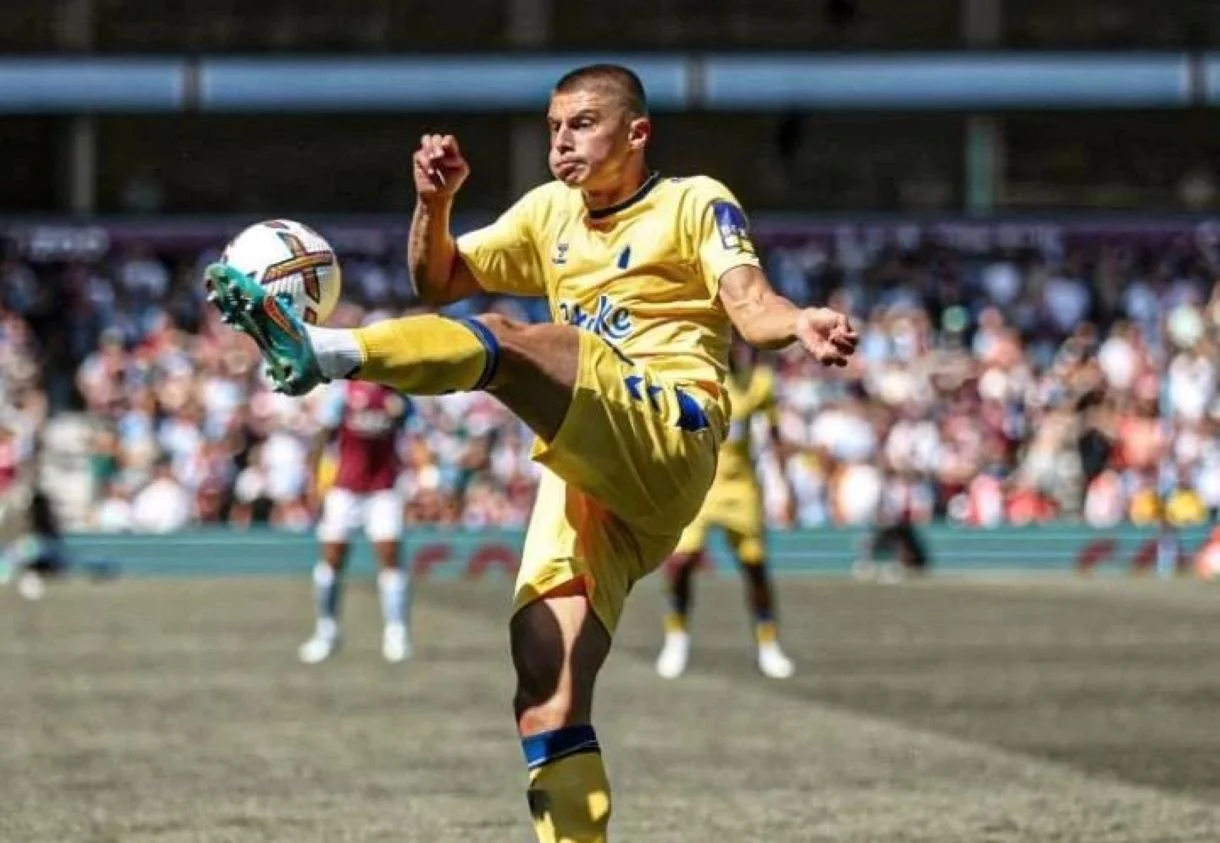 Миколенко у матчі Астон Вілла – Евертон 13 08 2022: англійські ЗМІ та фанати про гру українця (відео)