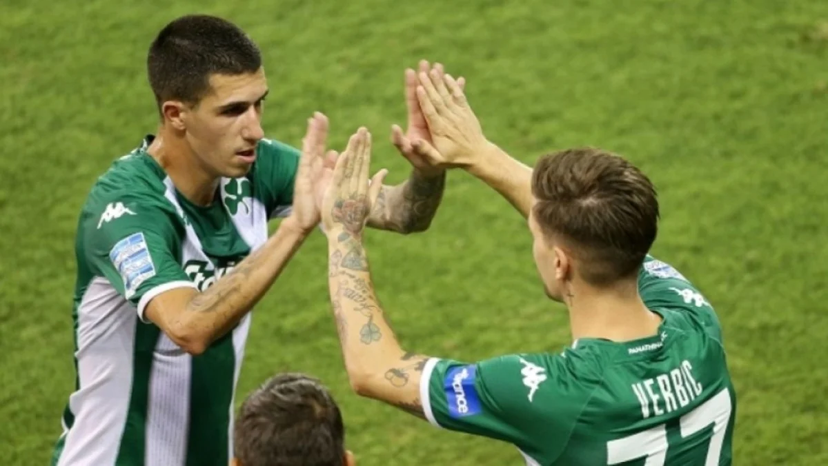 Вербіч (праворуч) виходить на заміну / фото з відкритих джерел