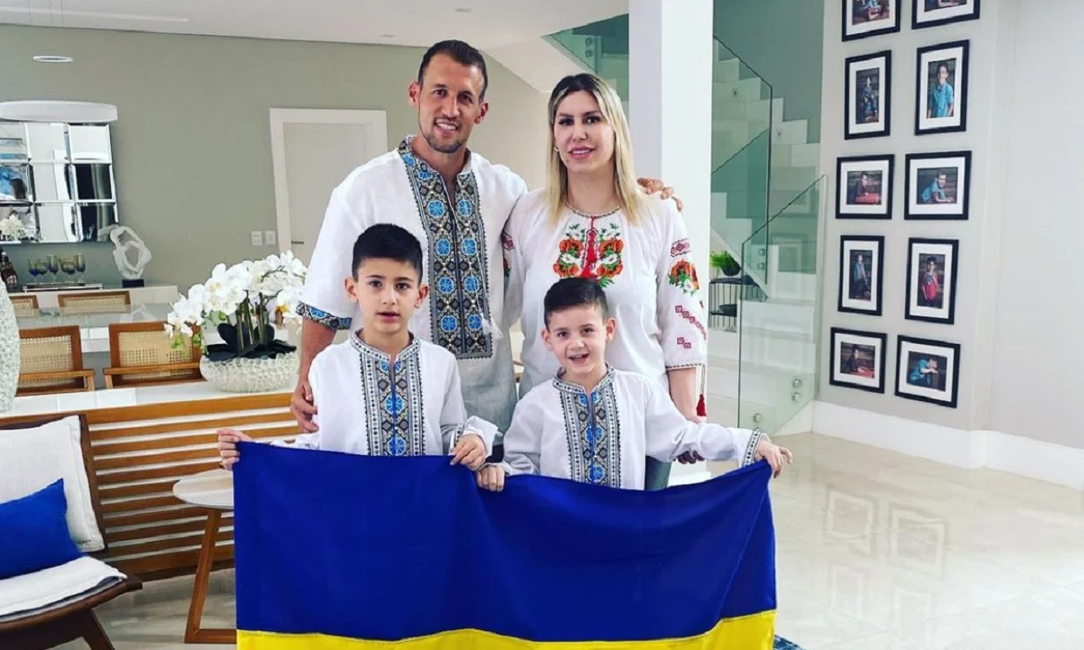 Родина Сілви з українськими символами / Фото із соцмереж